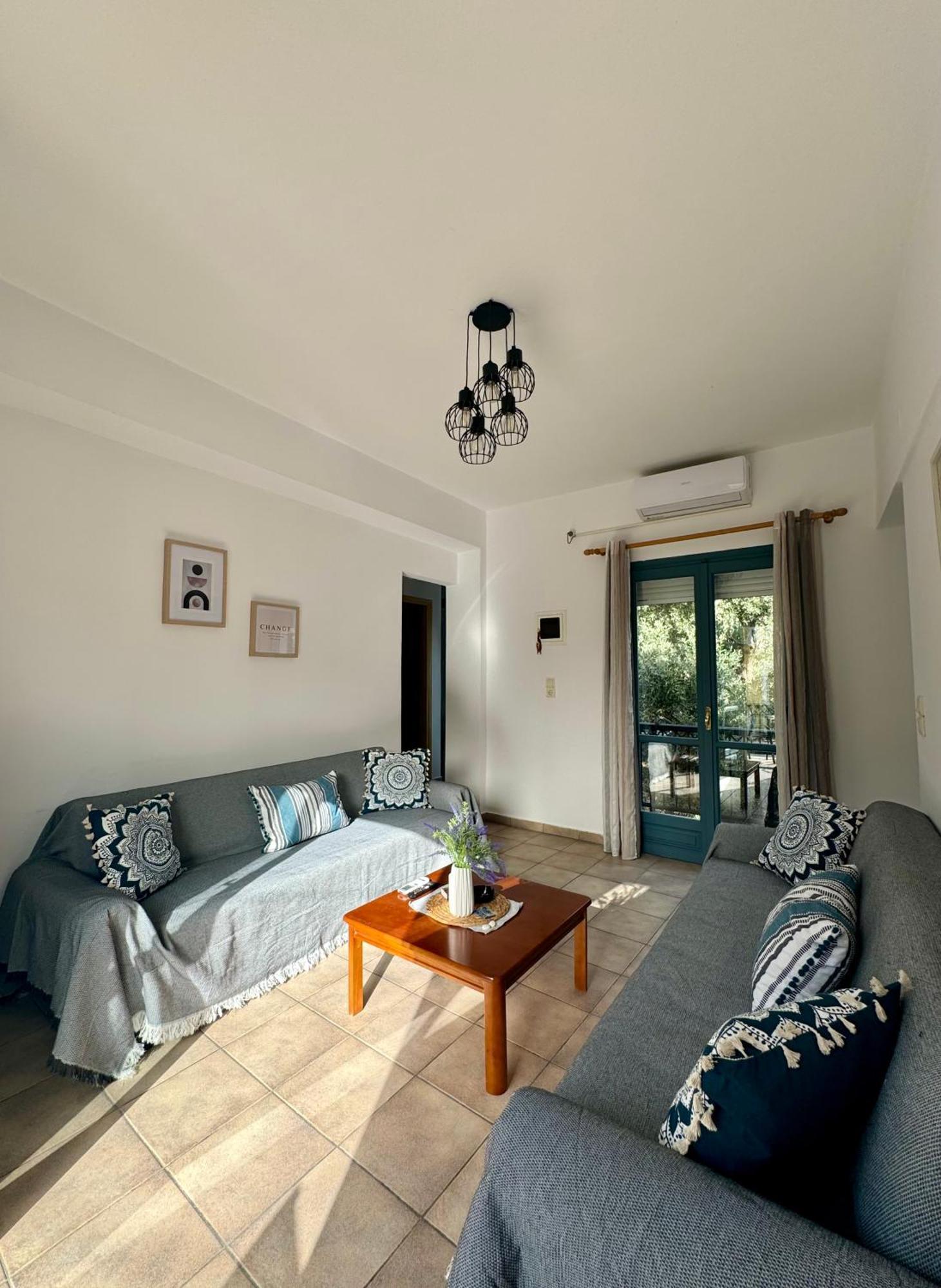 Melinda'S Cozy Apartments Plomari Buitenkant foto